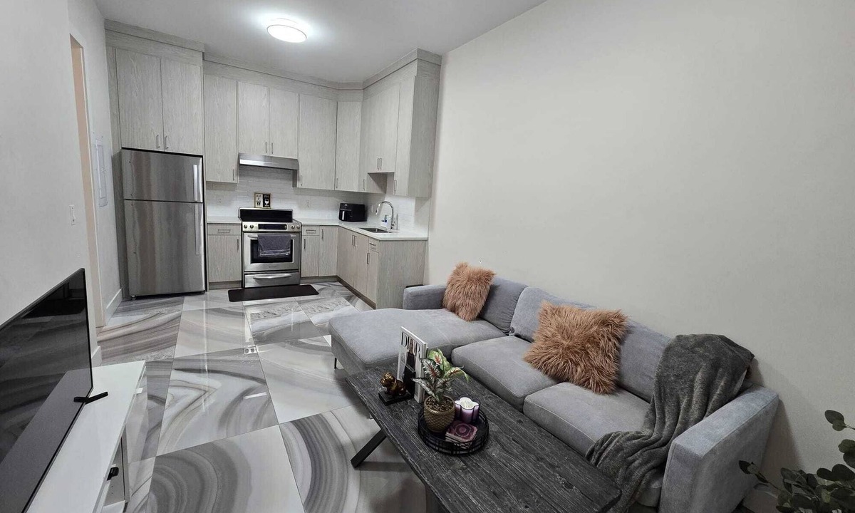 Newton Apartment | Cozy 1-bed and bath ground level suite near surrey and guildford