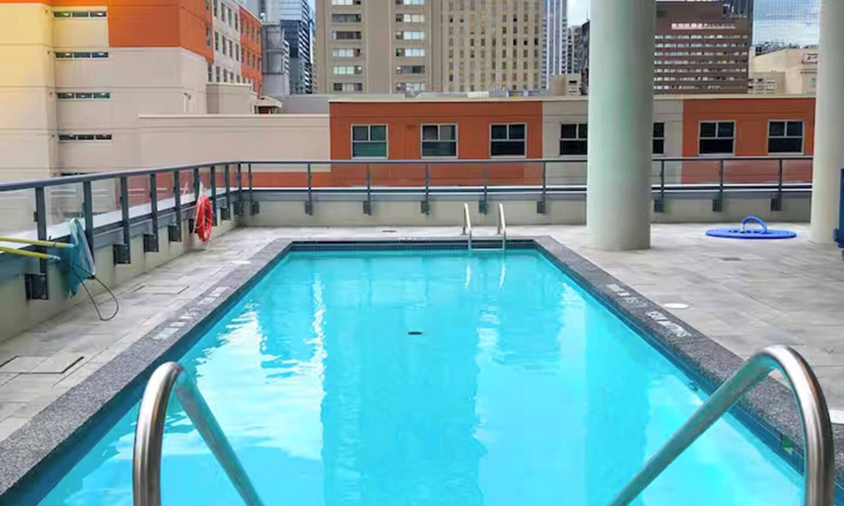 Church and Wellesley Condo | Cozy 1-bedroom condo in Toronto with WiFi, fitness, Pool, Hot Tub, Steam & Sauna