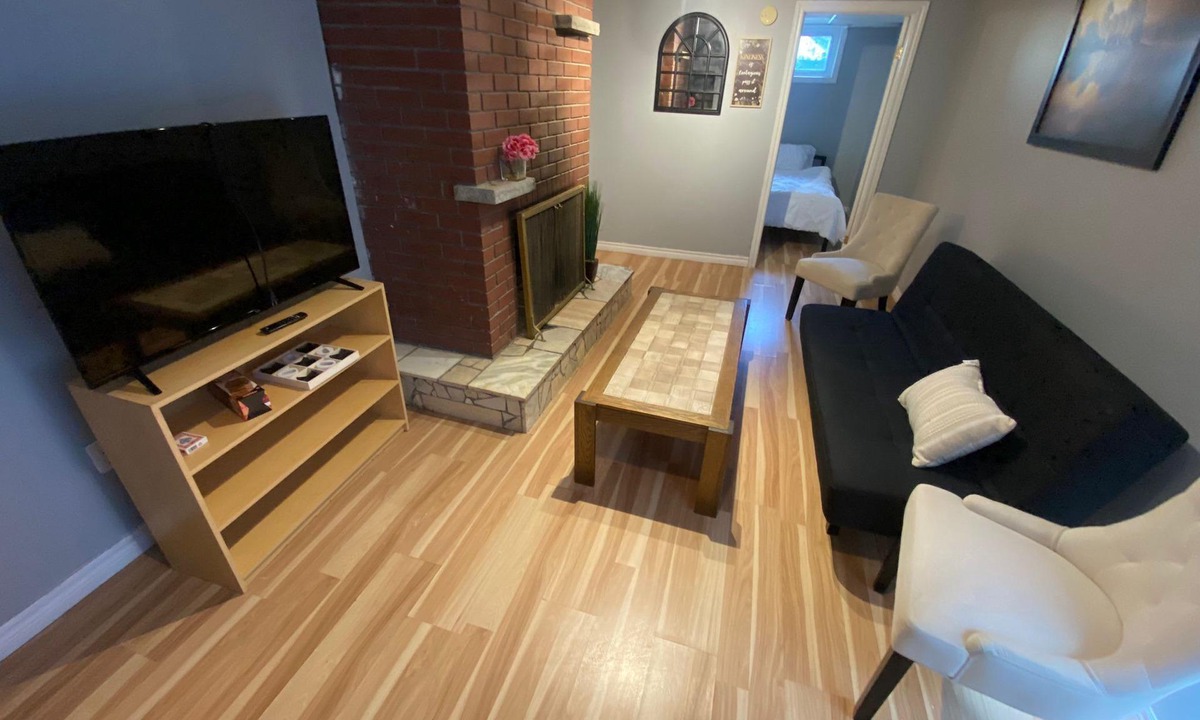Thorold House | COZY 13 MIN HOME NEAR NIAGRA FALLS!