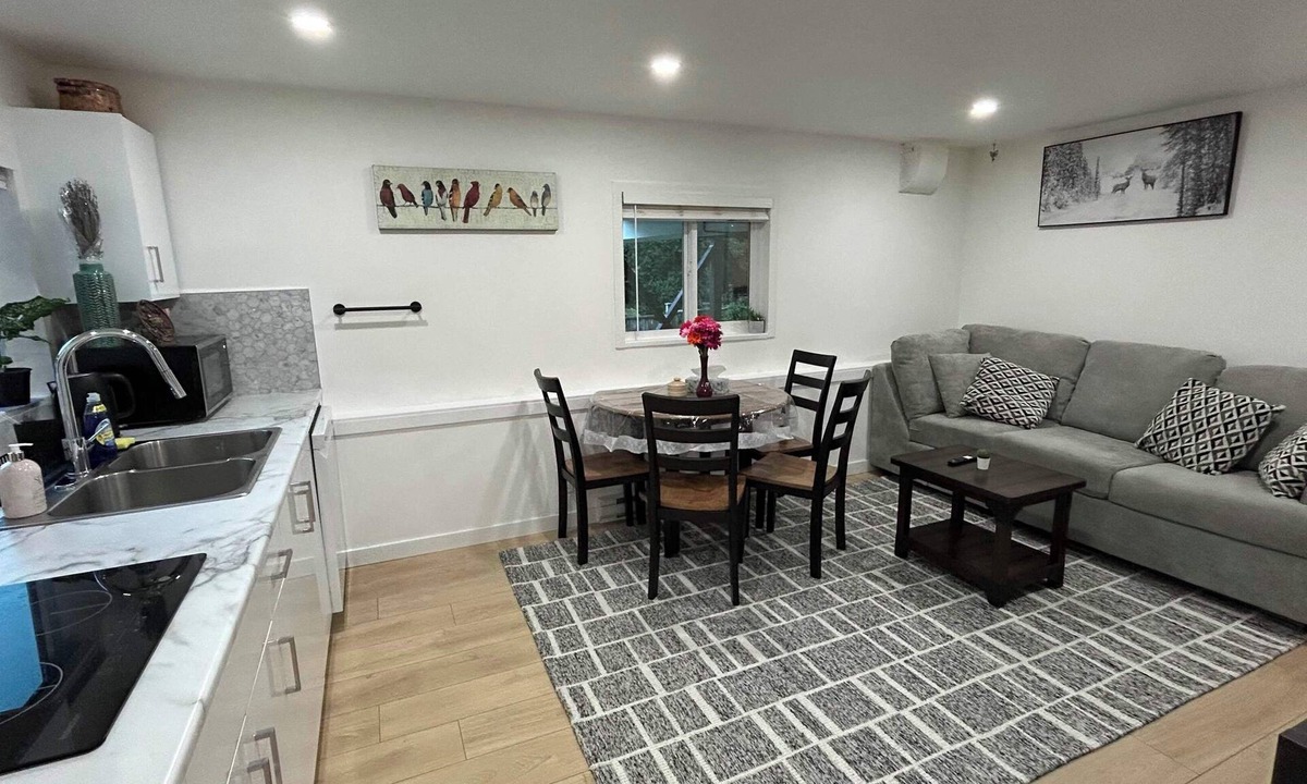 Lynn Valley House | Cozy 2BR Garden Suite w/Private Yard & EV Charger near Grouse Mountain & Trails