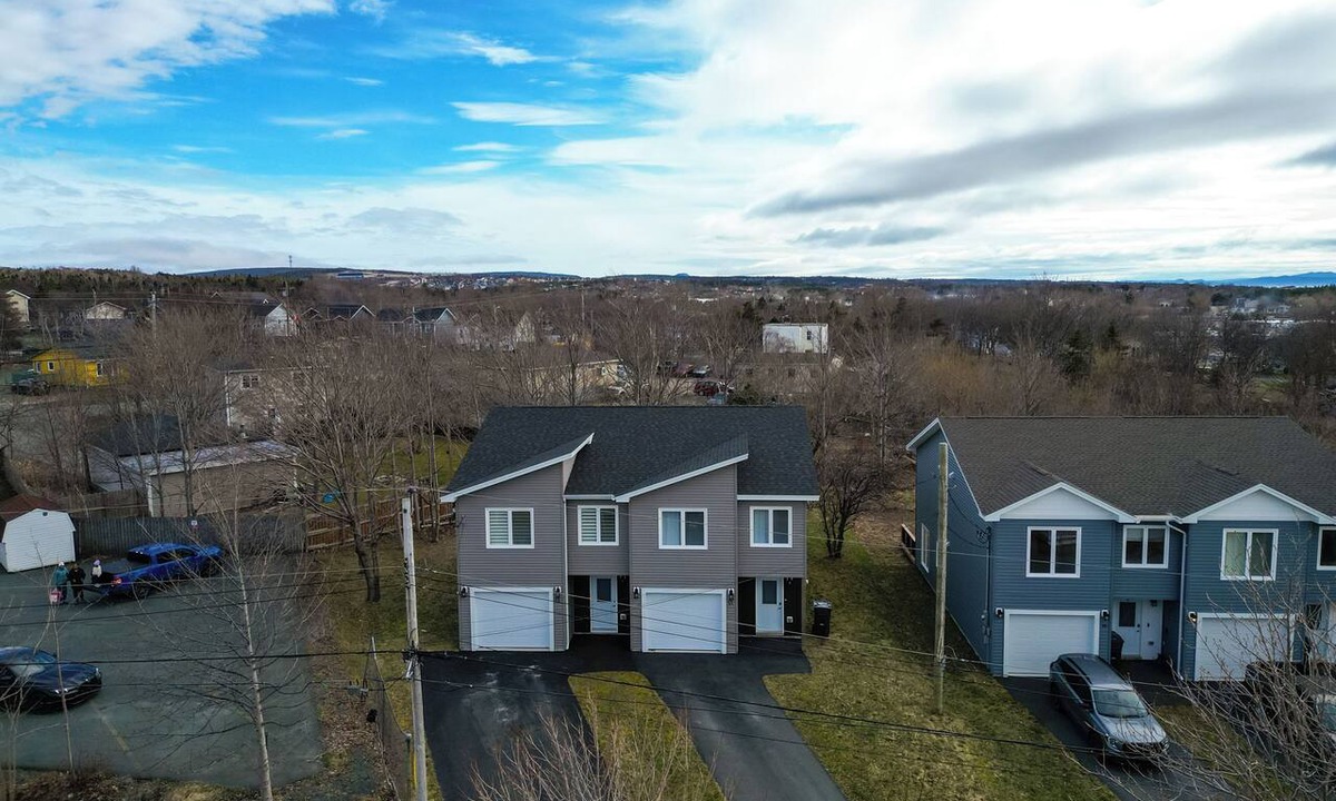 Conception Bay South House | Cozy 3-bedroom coastal home in Conception Bay South, perfect for up to 6 guests. Enjoy 3 queen beds, 2.5 bathrooms, BBQ, and 2-car parking. Close to local amenities, scenic spots, and a short drive to St. John's.