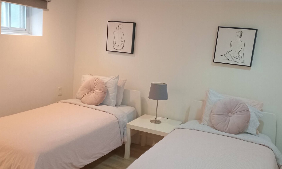 Toronto House | Cozy 3 beds place, 20 min from the Downtown & the Airport.