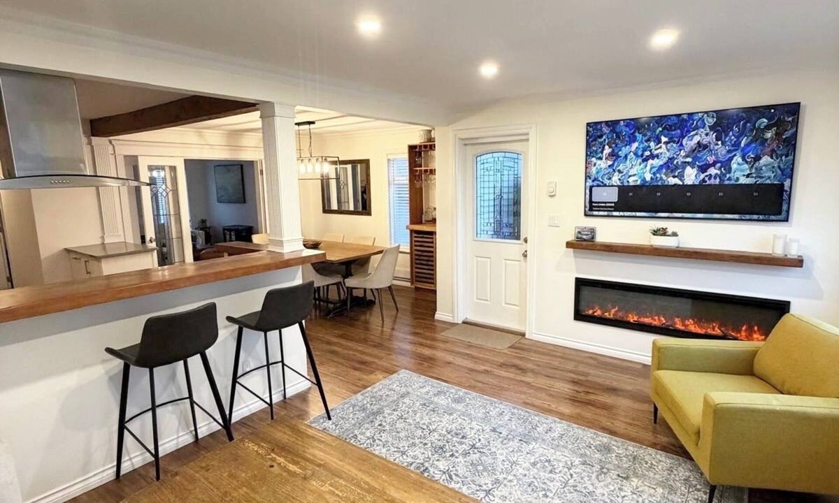 Lower Lonsdale House | Cozy 3BDR Heritage House close to Beaches, Mountains & Downtown