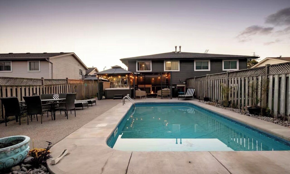 St. Catharines House | Cozy 3Bed w/Pool, Hot Tub & Fire Pit – 15 Mins to Falls