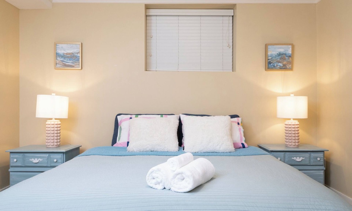 Rosemary Heights Central House | Cozy 3BR Surrey House | Near Hwy 99 & White Rock