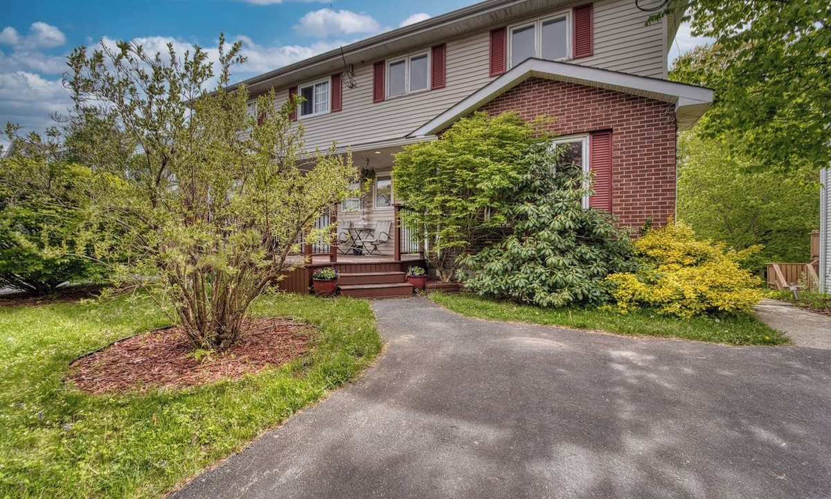 Lower Sackville House | Cozy and private 3 Bedroom, 1.5 Bath Home on Quiet, Private Cul-de-Sac