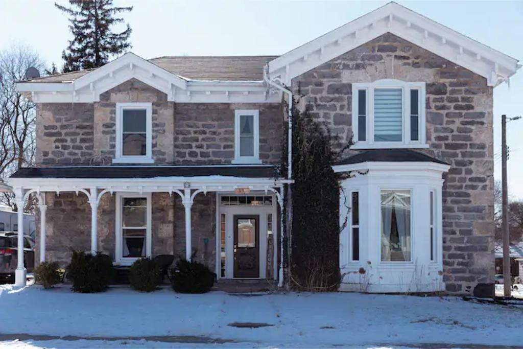 Cambridge Apartment | Cozy and spacious upper storey apartment with self check-in, steps from DT Galt