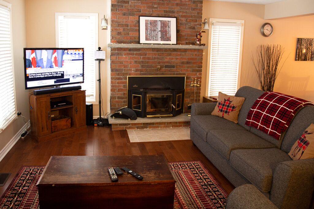 Lafontaine House | Cozy Bungalow - Sauna, Wood Stove, Close to Trails