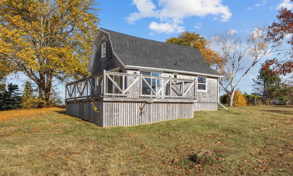 Oyster Bed Cabin | Cozy Cabin in Oyster Bed Bridge - Minutes to beaches and golf courses!