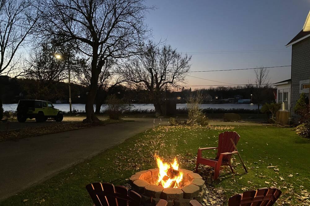 Hastings Cabin | Cozy Cabin on the River, swimming, fishing, boating