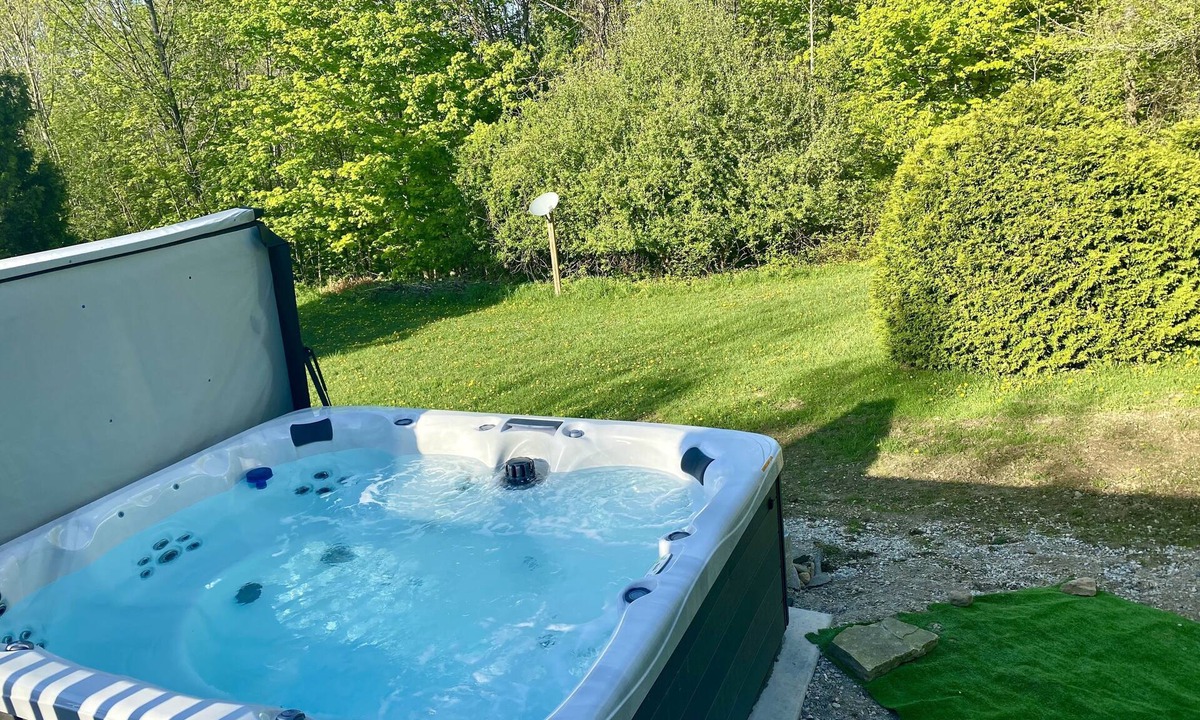 Clearview Cabin | Cozy Cabin w/hot tub