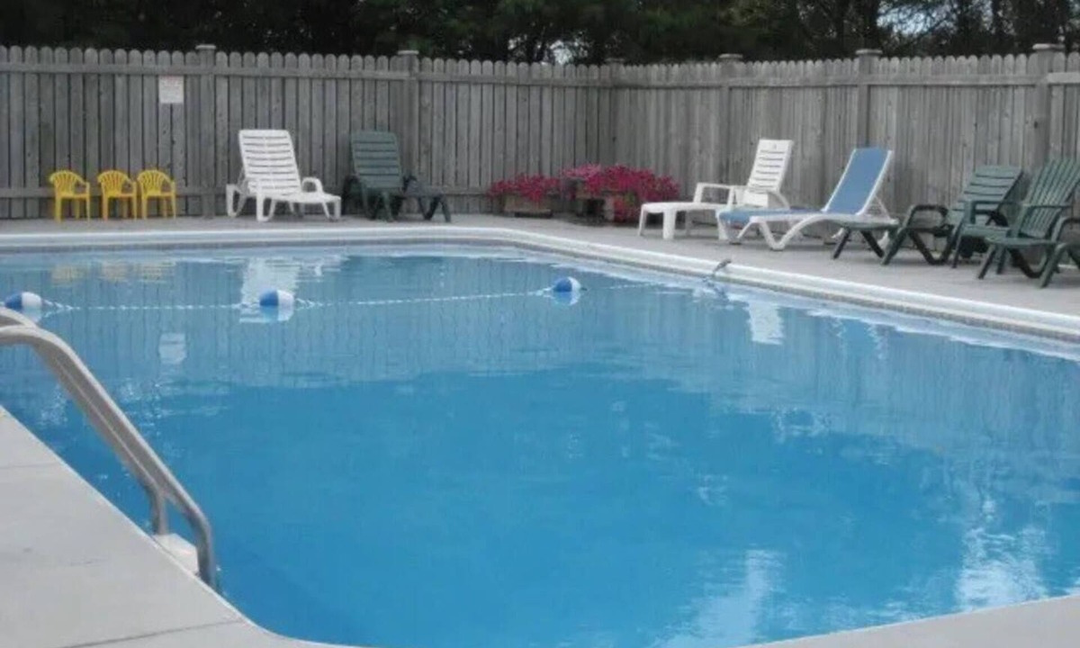 Cavendish Cottage | Cozy Cavendish cottage Silver Leaf (#10) with private hot tub!