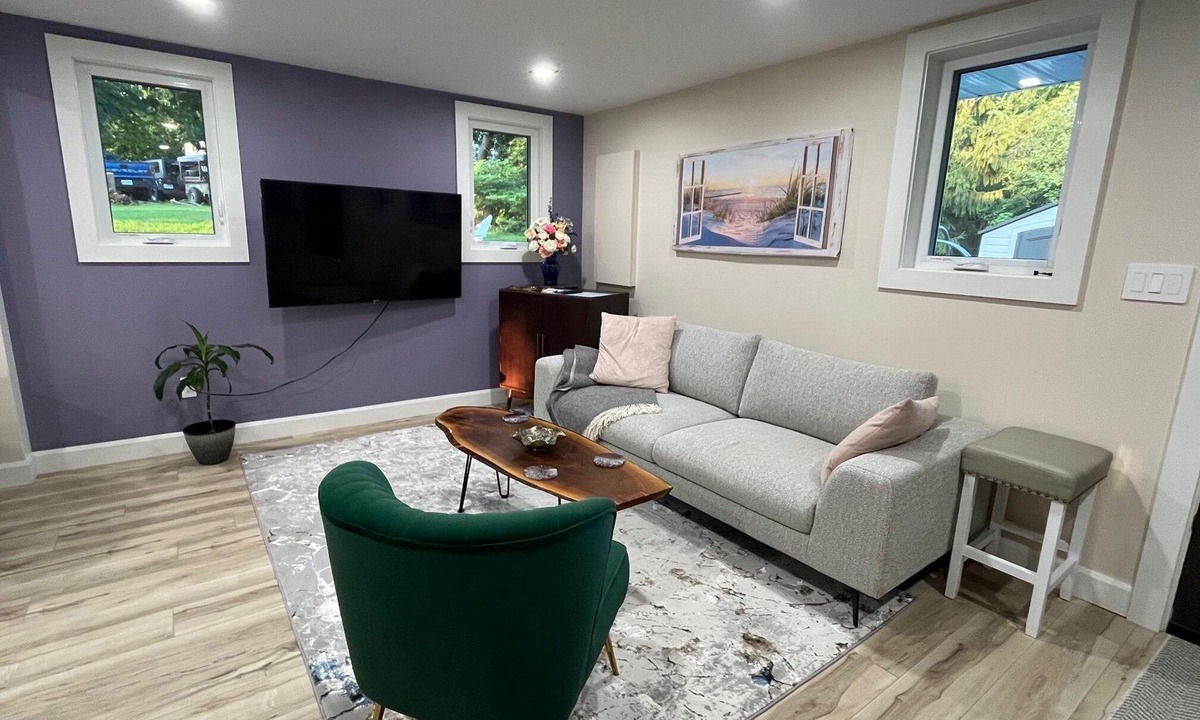 Bloomfield House | Cozy Chic Newly Built Getaway - 2 hours from Toronto!