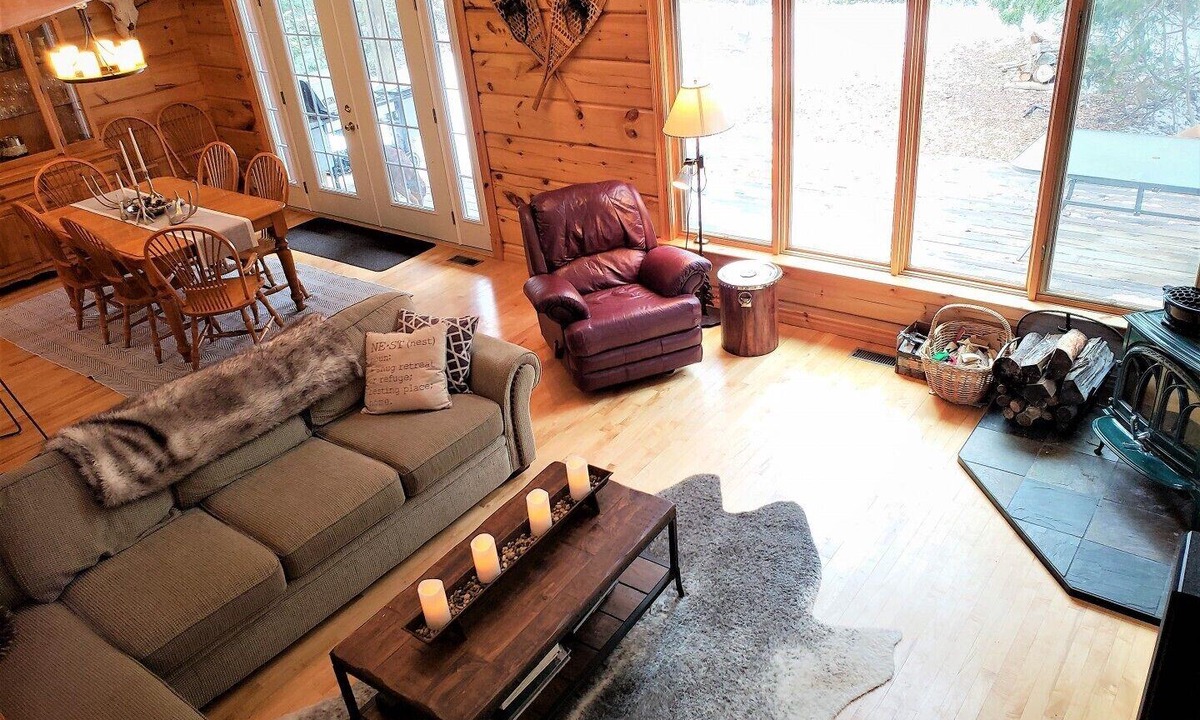 The Blue Mountains Cabin | Cozy Confederation Log Home. Georgian Bay Living! Close to everything!