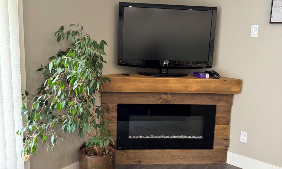 Lindell Beach Apartment | Cozy comfort at Lindell Beach Vacation Suites at Maple Bay in Cultus Lake Park