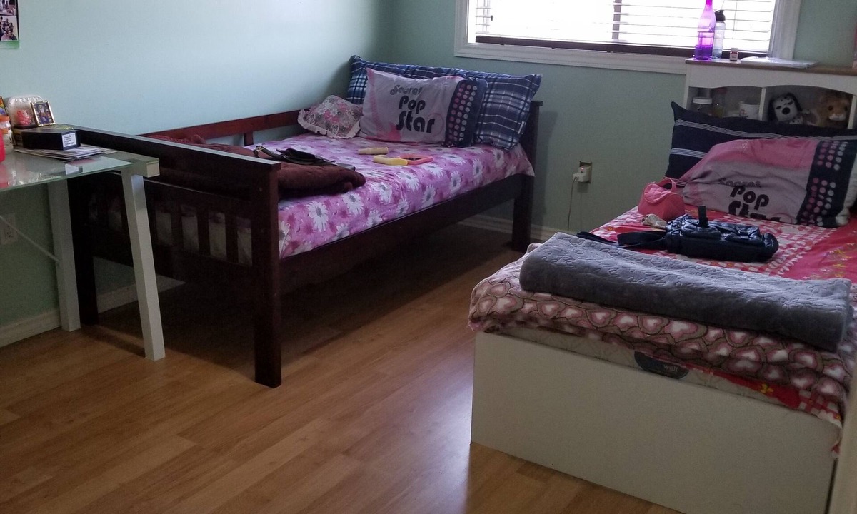 Milliken House | Cozy & Convenient Stay -3 Bedroom Townhouse - Home Away from Home