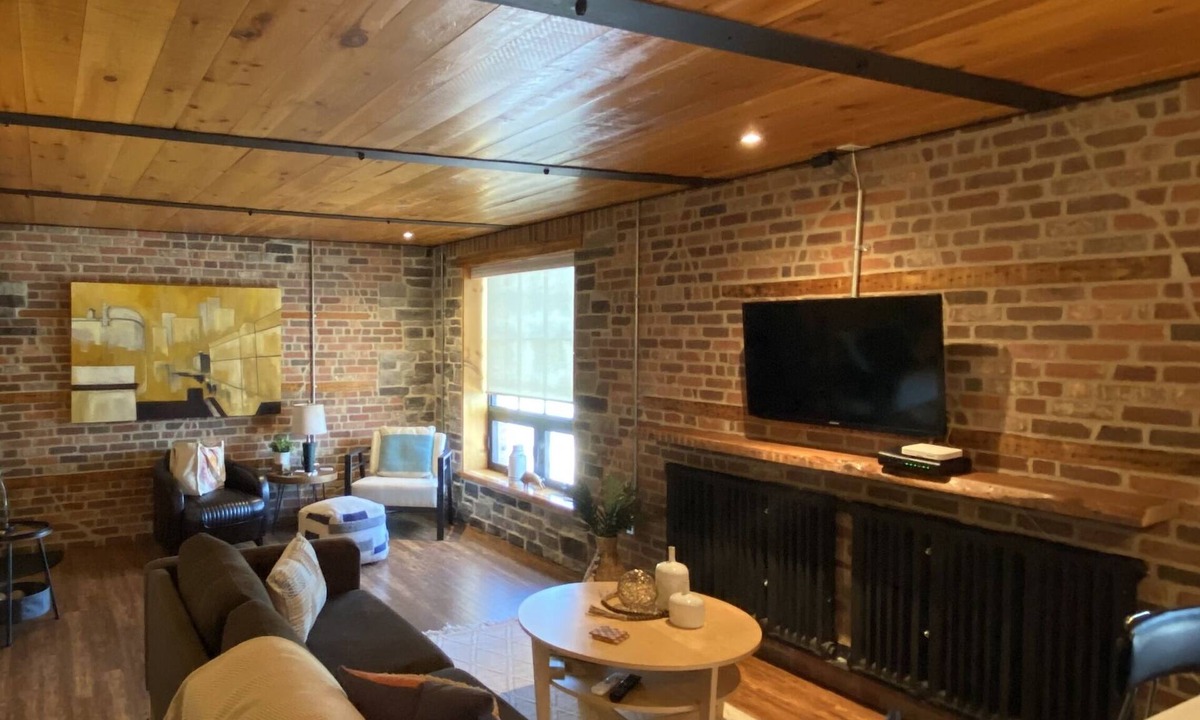 Kingston Apartment | Cozy Downtown Studio Getaway