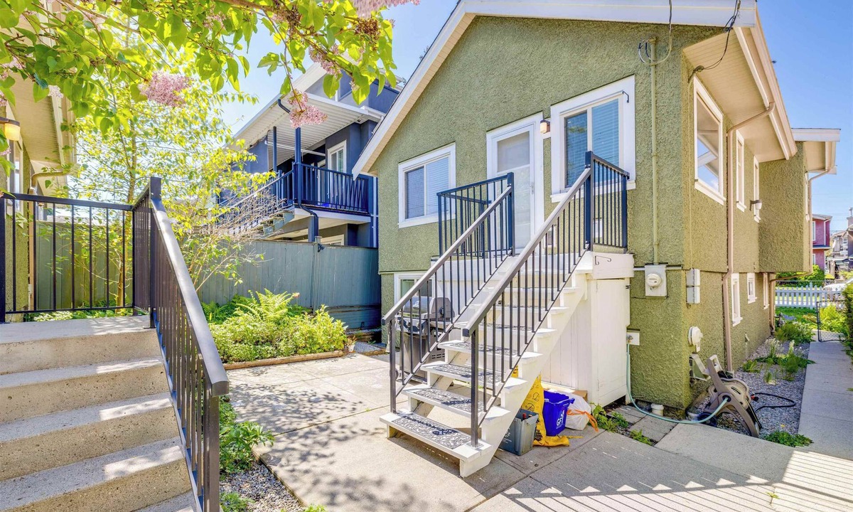 Renfrew-Collingwood House | Cozy Family 2BR in East Van, Walk to SkyTrain