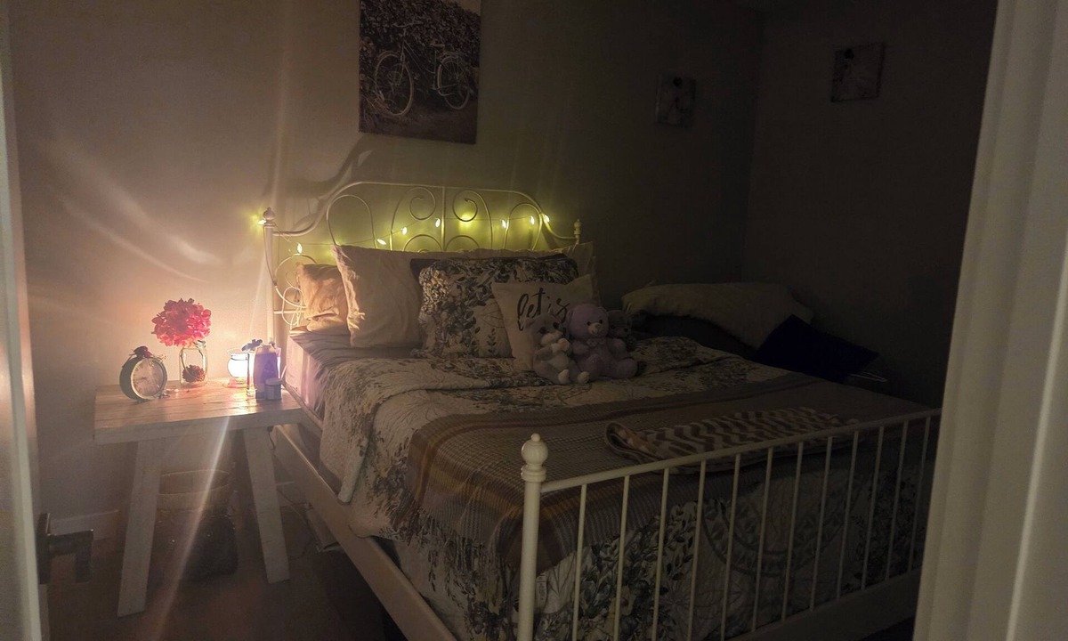 Radisson Heights - Albert Park Apartment | Cozy little Batchlor/Bachelorette suite one bedroom
