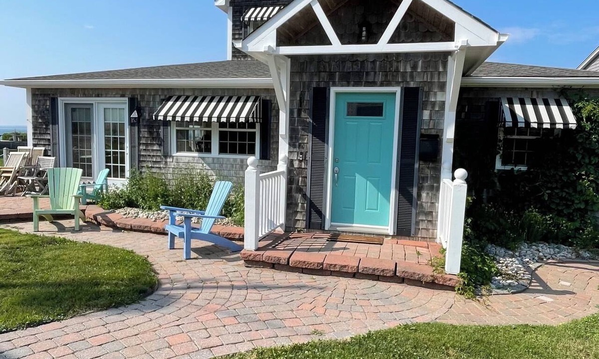 Grand Barachois House | Cozy Nantucket style 3 + bedroom house in Shediac NB Canada