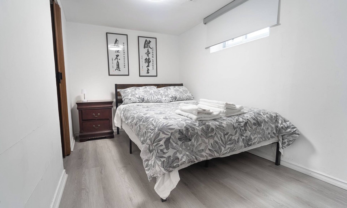 Bendale Apartment | Cozy Private 2 bedroom apartment, free Wifi, free parking in heart of Toronto