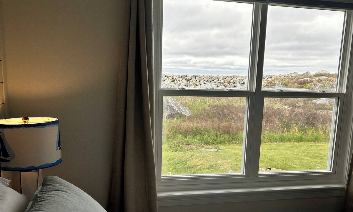 Peggy's Cove Bed & Breakfast | Cozy Private Room at Meg Inn Peggys Cove