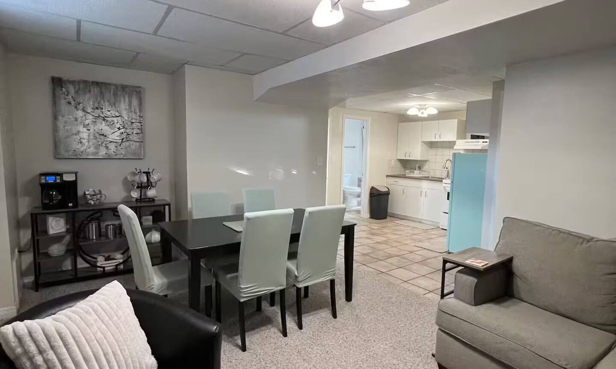 South Lethbridge House | Cozy Retro Basement suite your Home away from Home