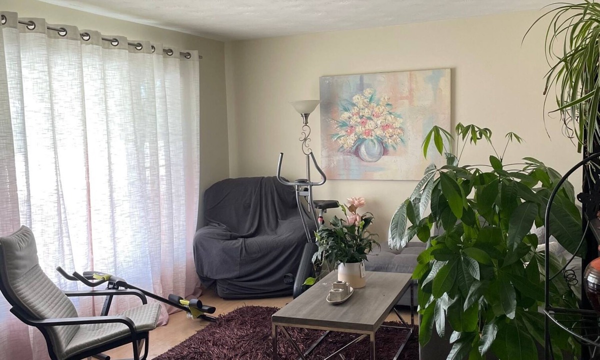 Downtown Gatineau House | Cozy Room for Rent - Perfect for Female/Student!