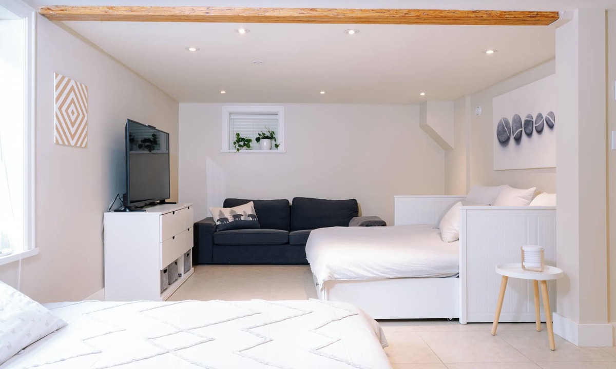 Riley Park-Little Mountain Apartment | Cozy Stay - Close To Everything