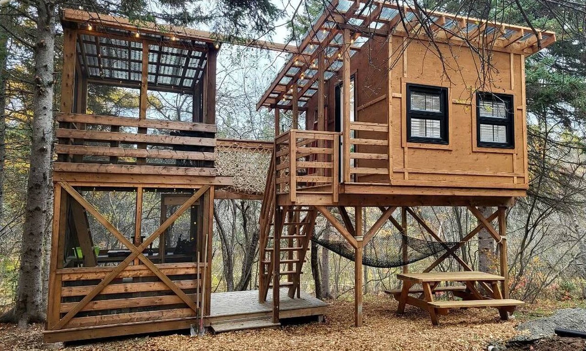 Cocagne Cabin | Cozy Tree House for a Unique Stay in Nature near Cocagne in New Brunswick