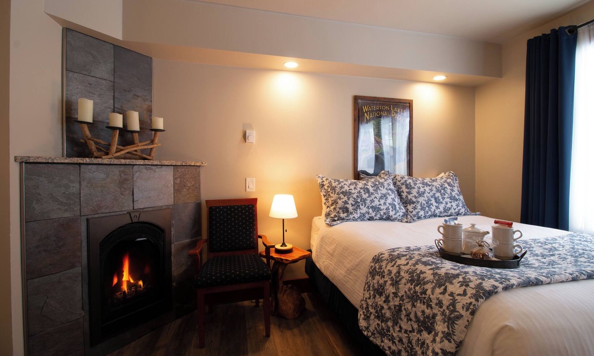 Waterton Park Cabin | Crandell Mountain Lodge