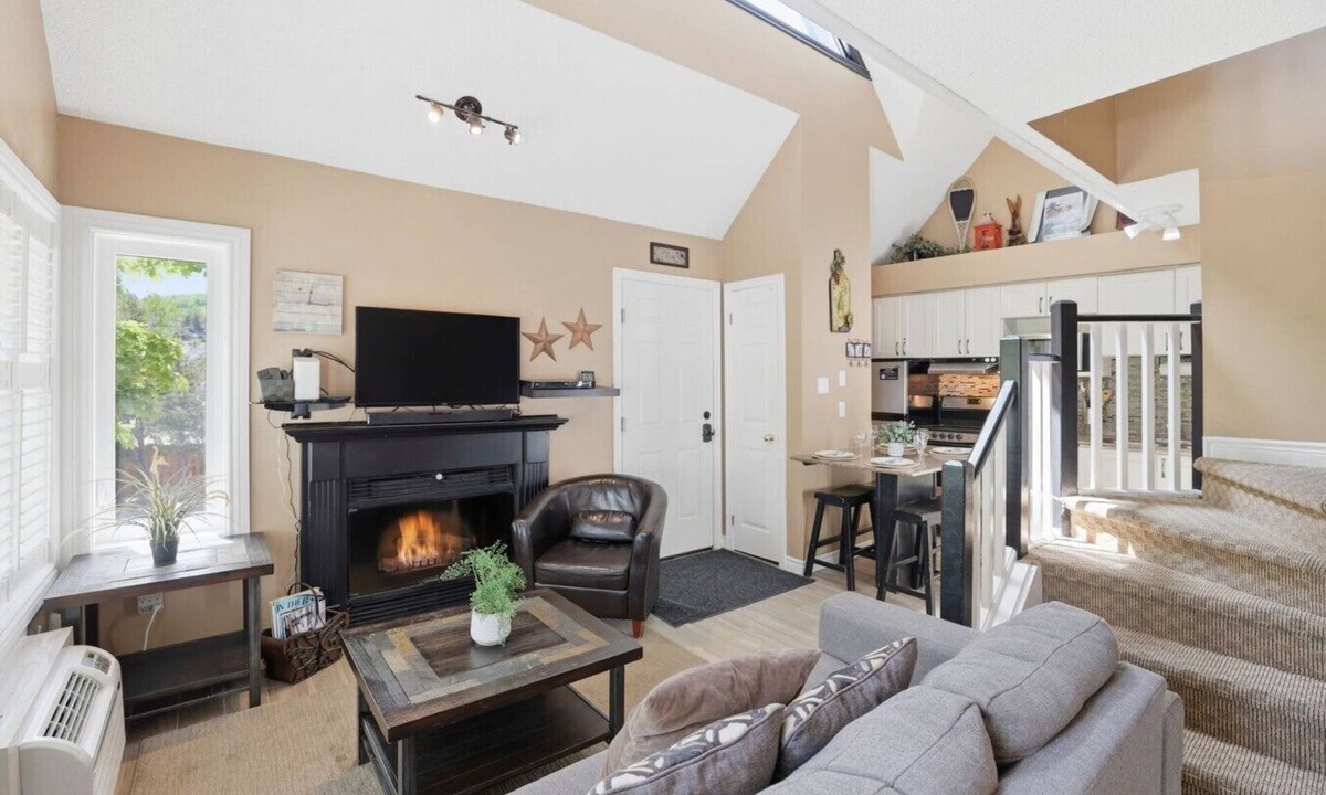 Craigleith Condo | Creekside at Blue Mtn: Pool, Hot Tub, Tennis!
