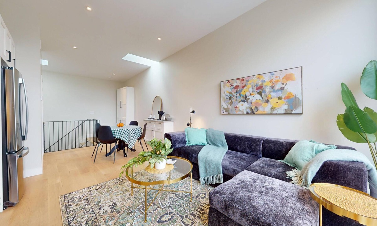 Newtonbrook House | Custom Luxury Townhome on Eastern Avenue [10 minutes to Downtown Toronto]