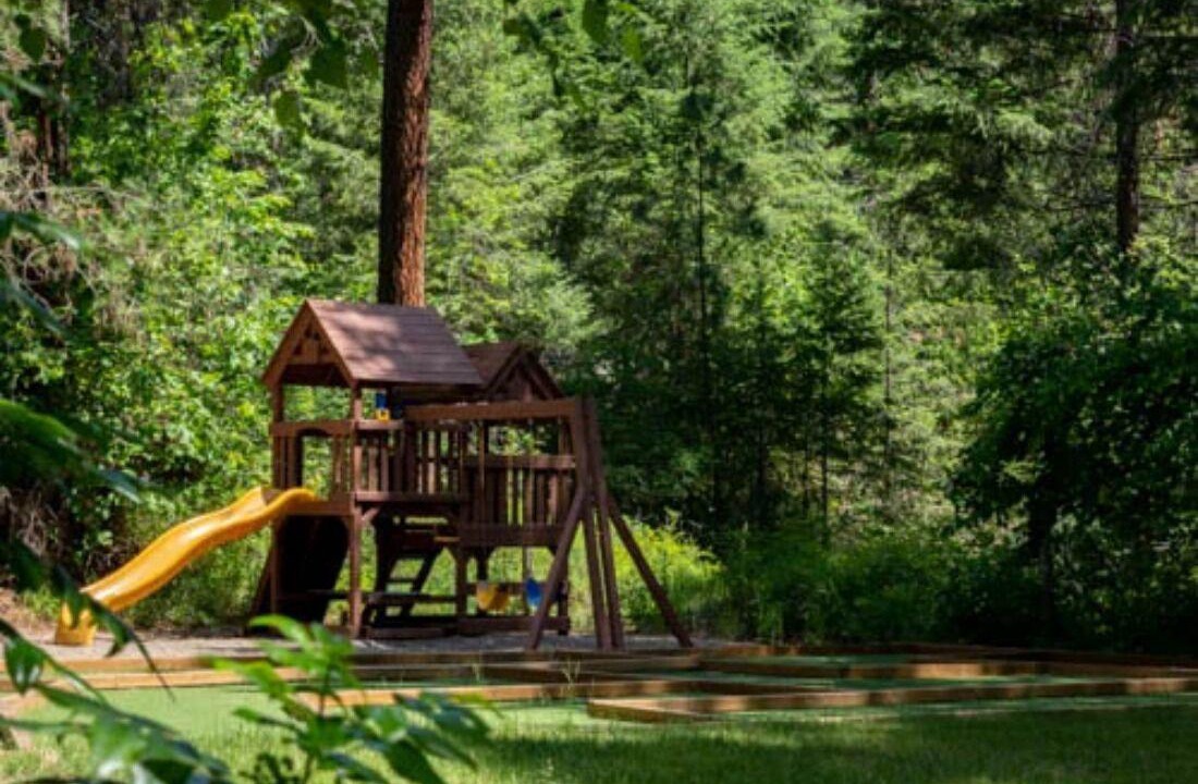 Christina Lake RV Rental | Cute Cabin in Christina Pines Campground