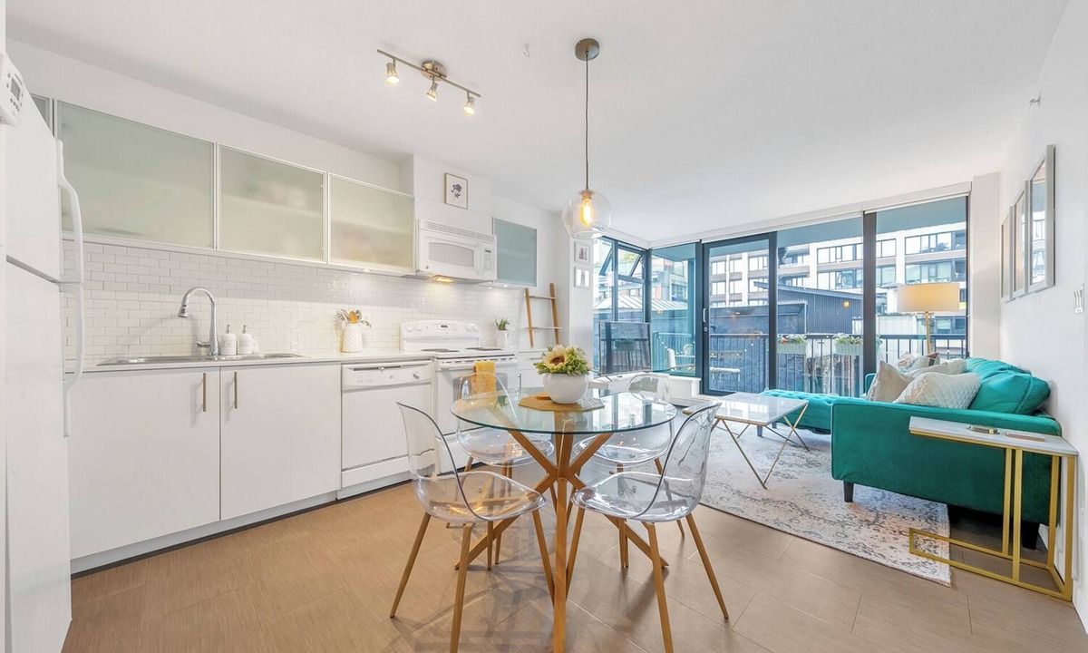 Central Condo | D26 - Furnished 1-Bedroom Apartment in Gastown