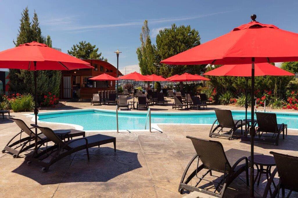 Kelowna Central Business District Condo | Deluxe 2 Bedroom Suite @ Delta Grand Okanagan, on Lake Okanagan