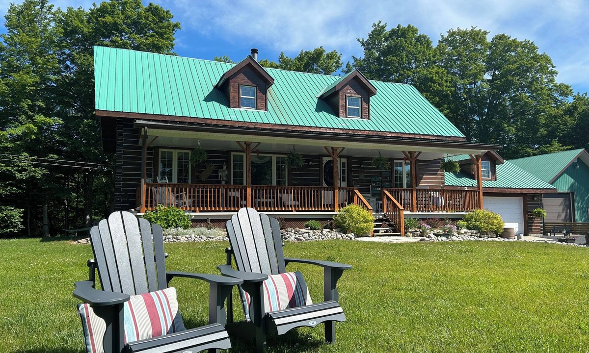 Wiarton House | Destination Meadowland, Ride N Relax Grey/Bruce County.motorcycle friendly