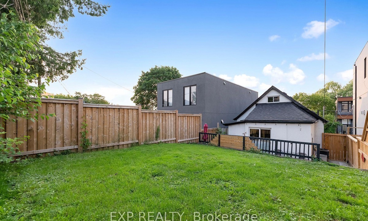 Oakwood Village House | Detached Home w/ private Backyard - Midtown Toronto - Quiet Street - Accesible