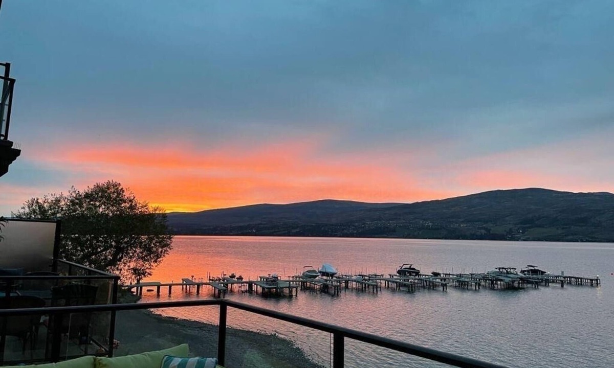 Westbank Condo | Direct Lakefront 3 bdrm, Beach, Heated Pool, Hot Tub, Gym, Marina, Wine Trails