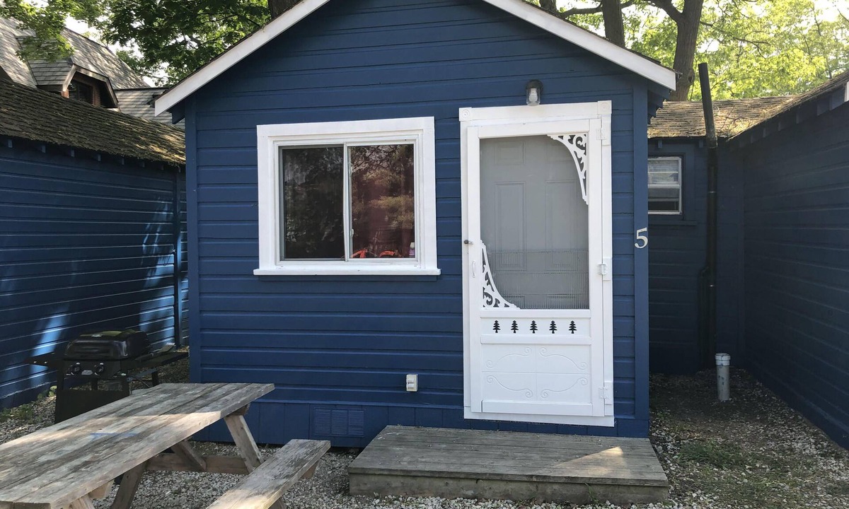 Wasaga Beach Cottage | Dock Life Cottage 5 - Riverside, 1 Bedroom, Wasaga