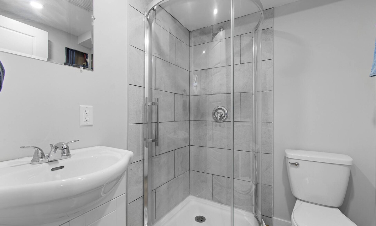 Hull Apartment | down town location ,brand new units #4