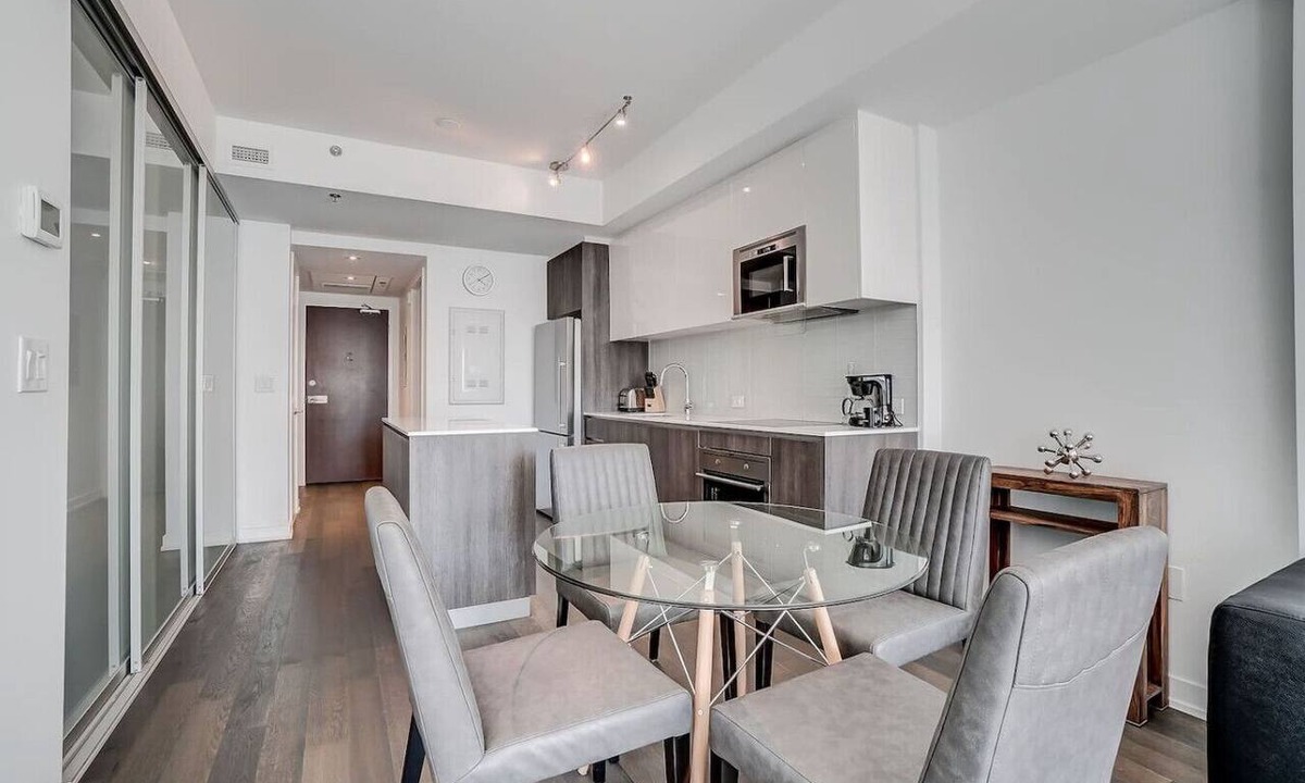 Byward Market - Parliament Hill Apartment | Downtown 2BR Gem with Balcony and Skyline Views