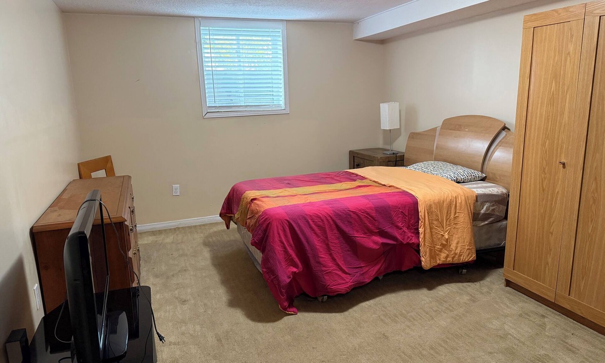 Guelph Apartment | Downtown/beside university of Guelph for Professionals