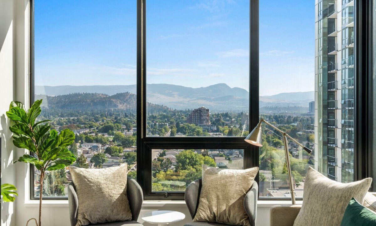 Downtown Kelowna Apartment | Downtown Delight: Chic 2-Bed Apartment in Kelowna's Heart