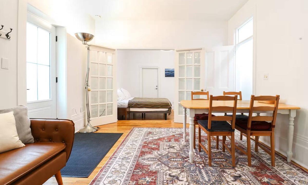 Cabbagetown South Apartment | Downtown Spacious 1 BR. Quiet with Private entrance, close to everything