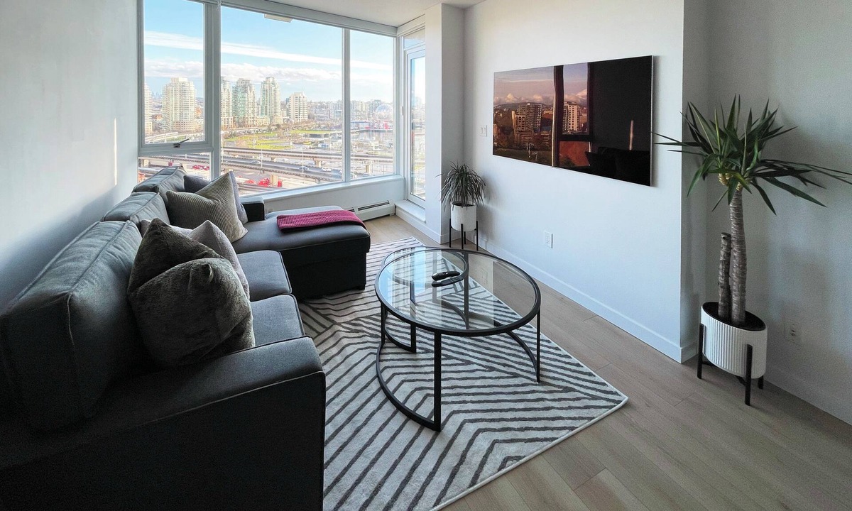 Crosstown Condo | Downtown Vancouver with False Creek View, across from Rogers Arena & BC Place