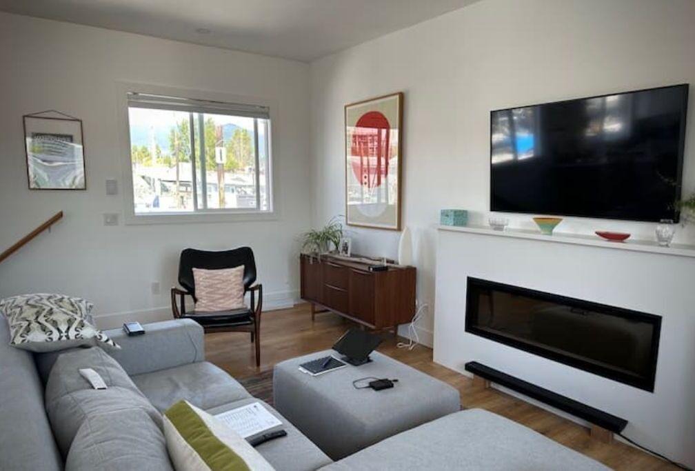 Lower Lonsdale Boat Rental | E-TEN An Elegant Float Home