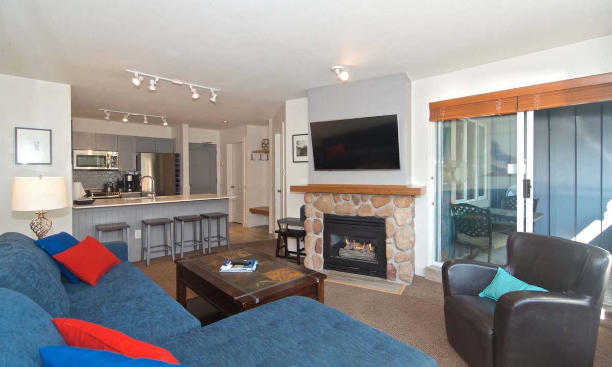 Village North Condo | Eagle Lodge 432 MOUNTAIN VIEWS + VILLAGE LOCATION! Professionally Managed + Cleaned