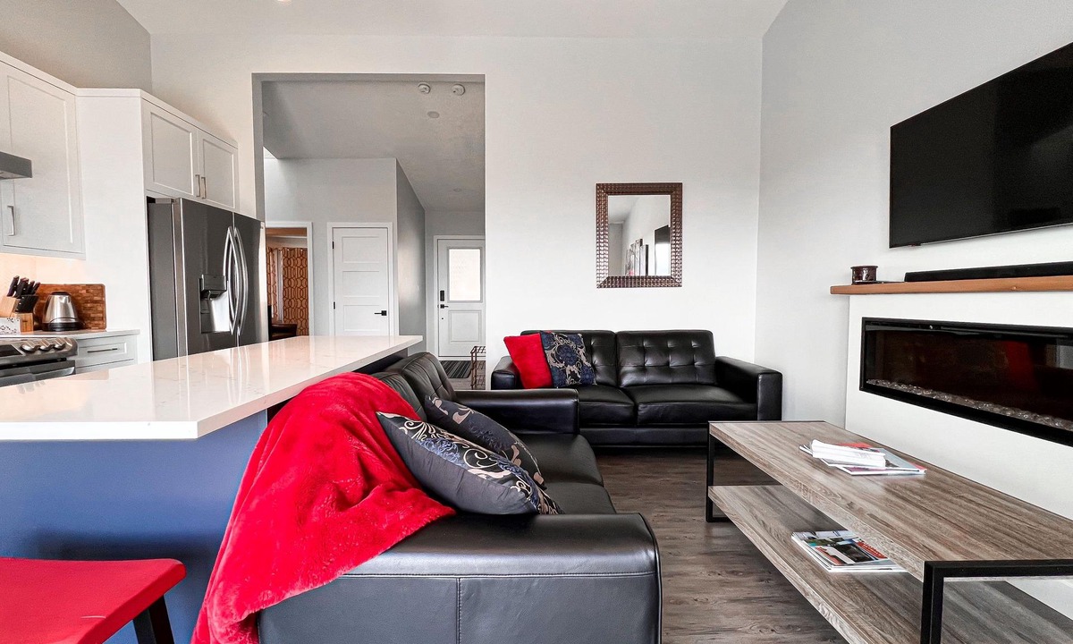 Victoria House | Eagle's View Penthouse: 180 degree unobstructed ocean and city views!
