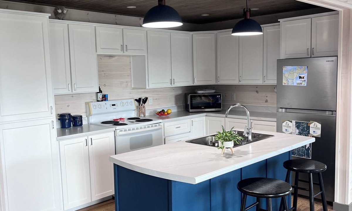 Elliston House | Earl’s Place. Come and check out the view at this 3 bedroom ocean view home!